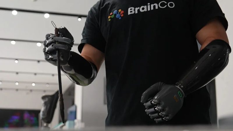 随着移动办公的普及和大数据技术的发展，移动端BI报表将朝着以下方向发展：